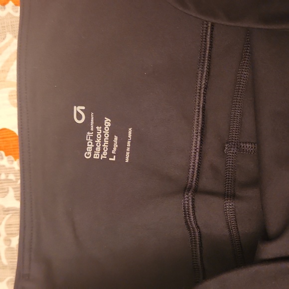 Maternity GapFit Full Panel Blackout 7/8 Leggings - Large - Picture 5 of 7